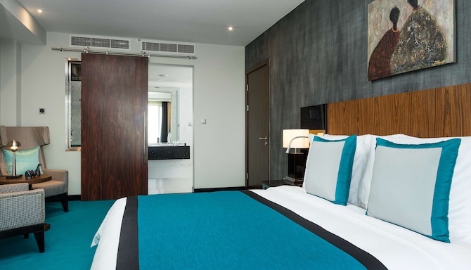 فندق راديسون بلو نيروبي، أبرهل - حمام جناح يتميز بإمكانية دخول الردهة