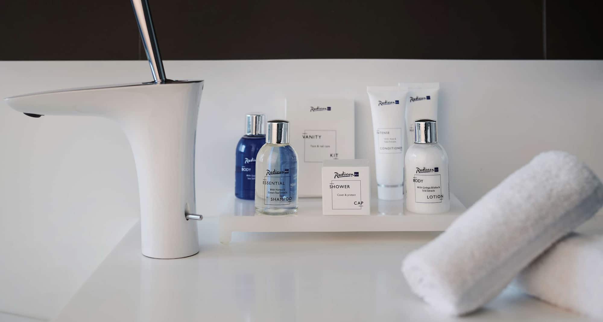 Radisson Blu Hotel, Nantes - Standard amenities in all bathrooms