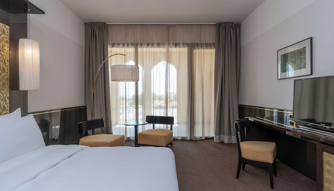 Radisson Blu Hotel, N'Djamena - Superior Room with terrace & pool view