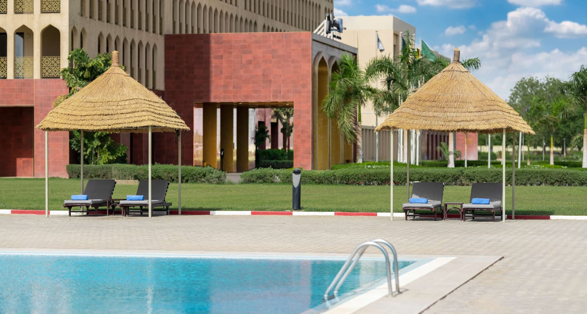 Radisson Blu Hotel, N Djamena - Outdoor pool and river view