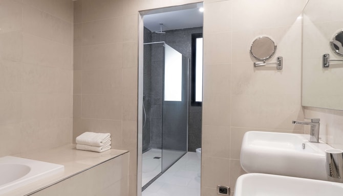 Radisson Blu Hotel, N'Djamena - Grand Suite bathroom