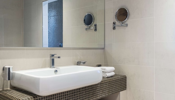 Radisson Blu Hotel, N'Djamena - Grand Suite bathroom