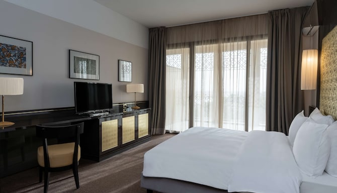 Radisson Blu Hotel, N'Djamena - Grand Suite with terrace & pool view