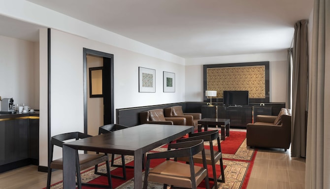 Radisson Blu Hotel, N'Djamena - Grand Suite with terrace & pool view