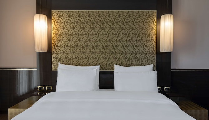 Radisson Blu Hotel, N'Djamena - Bed detail