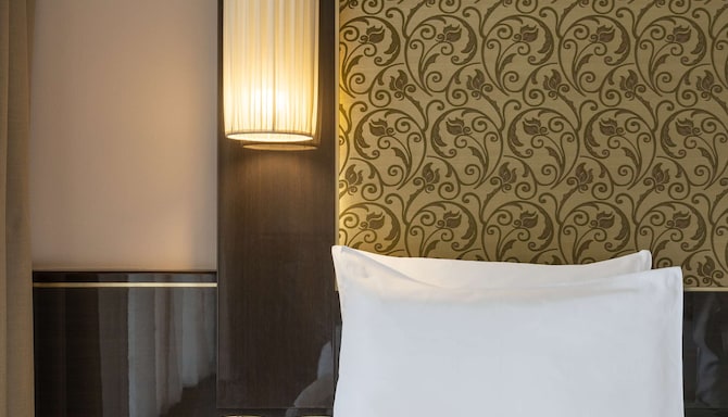 Radisson Blu Hotel, N'Djamena - Bed detail