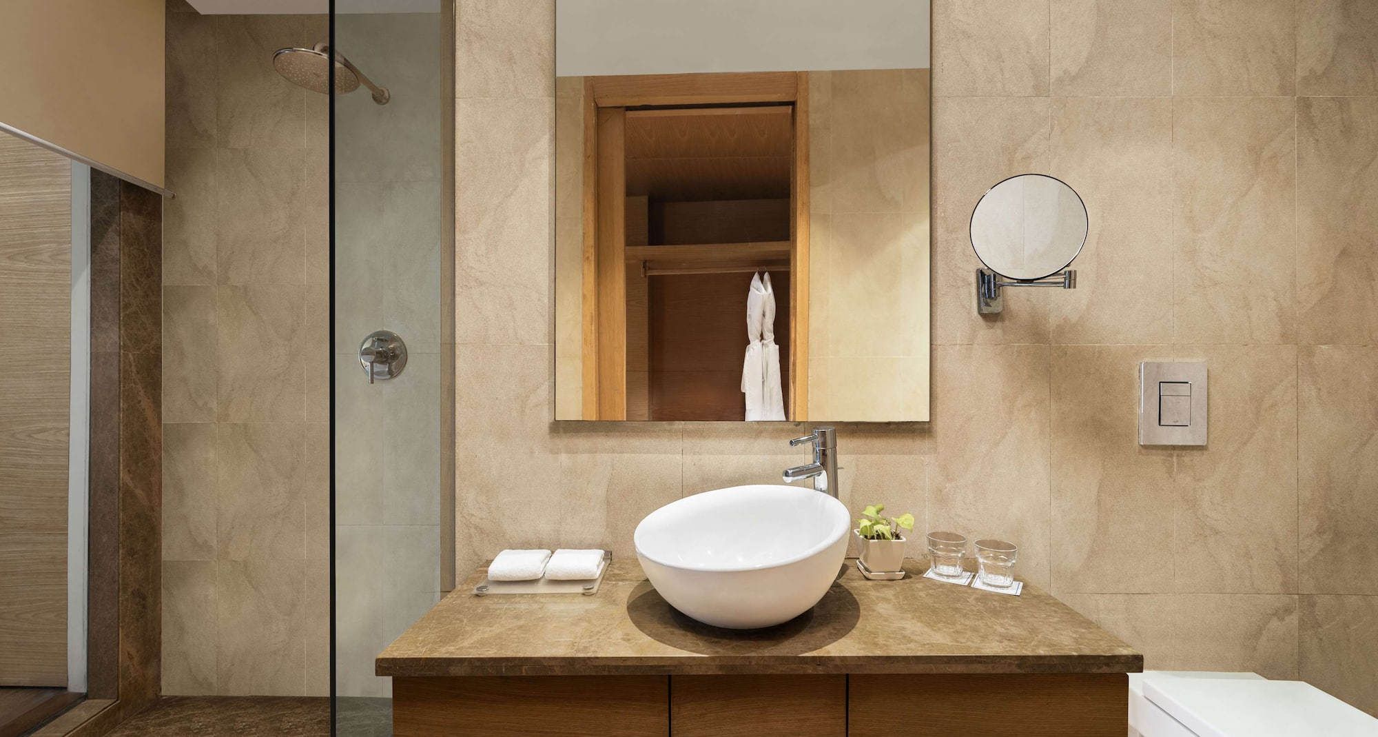 Radisson Blu Hotel, New Delhi Dwarka - Guest room bath