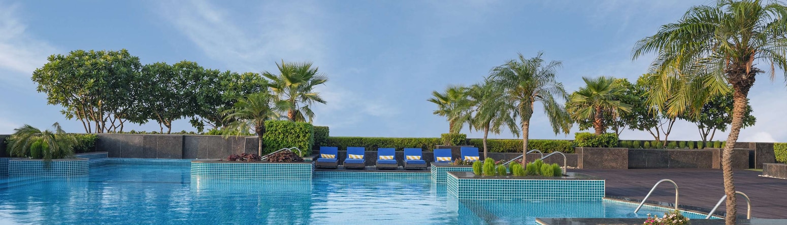 Radisson Blu Hotel, New Delhi Dwarka - Pool - outdoor