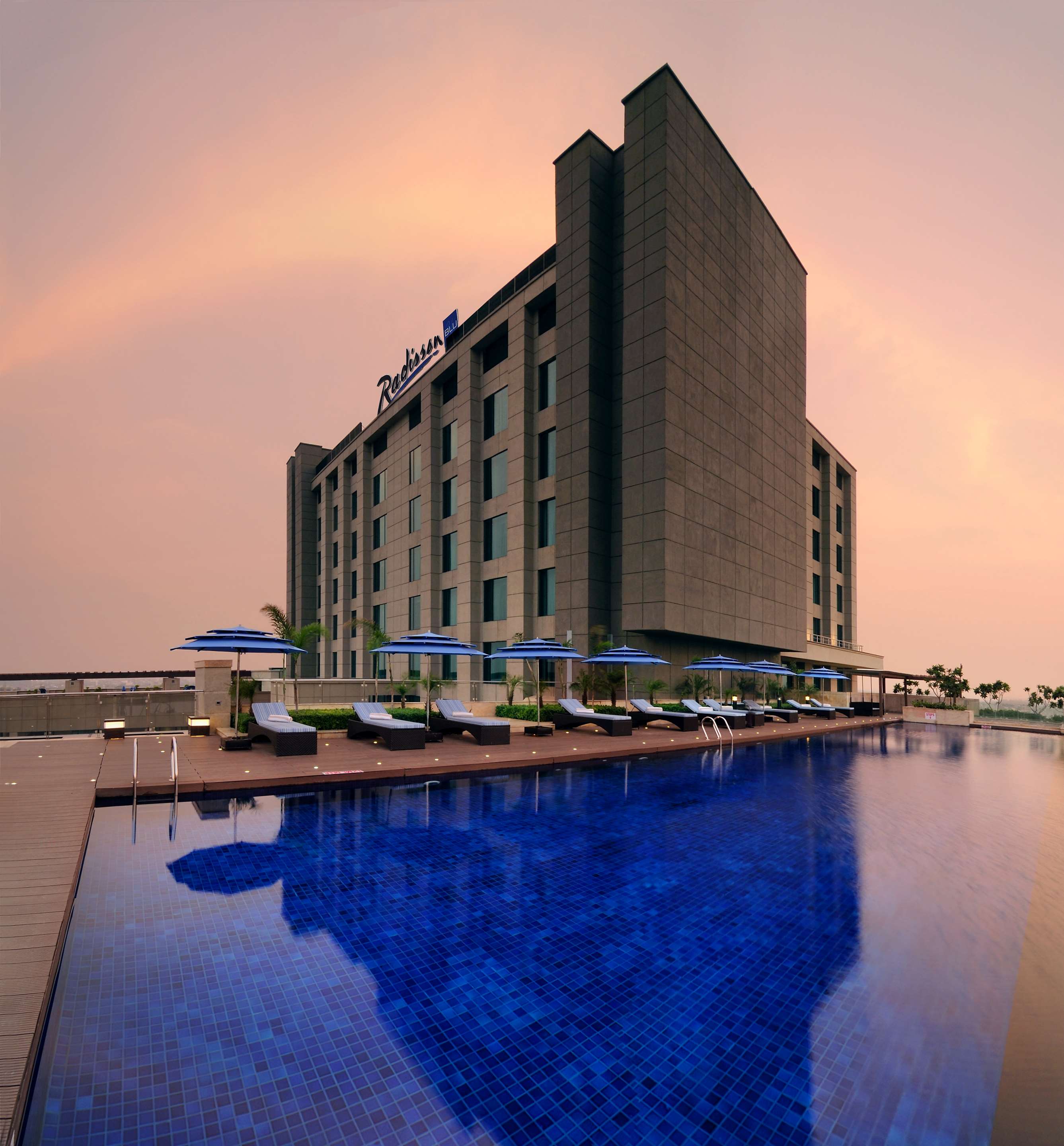 Radisson Blu Hotel New Delhi Paschim Vihar - Exterior