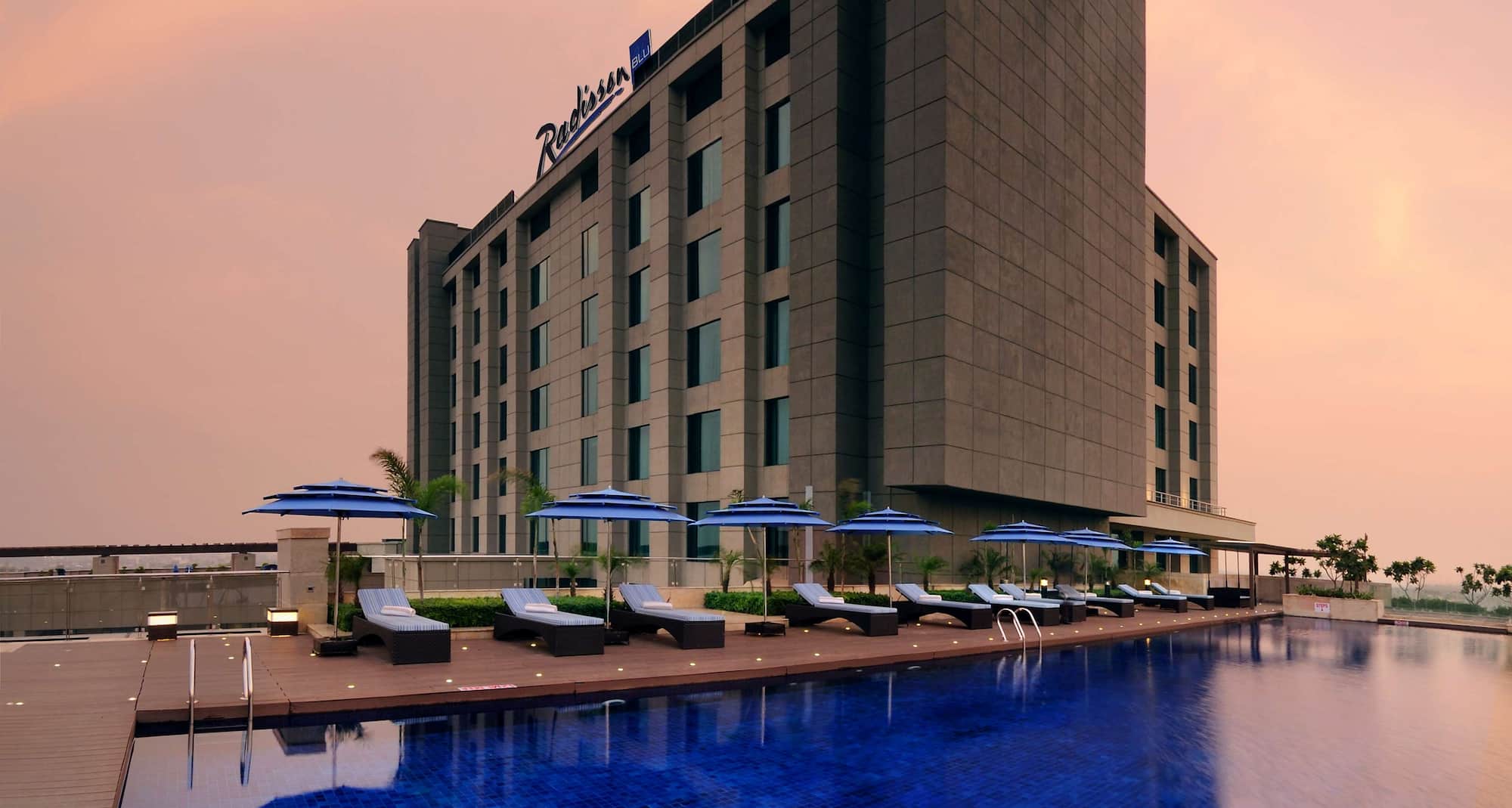 Radisson Blu Hotel New Delhi Paschim Vihar - Exterior