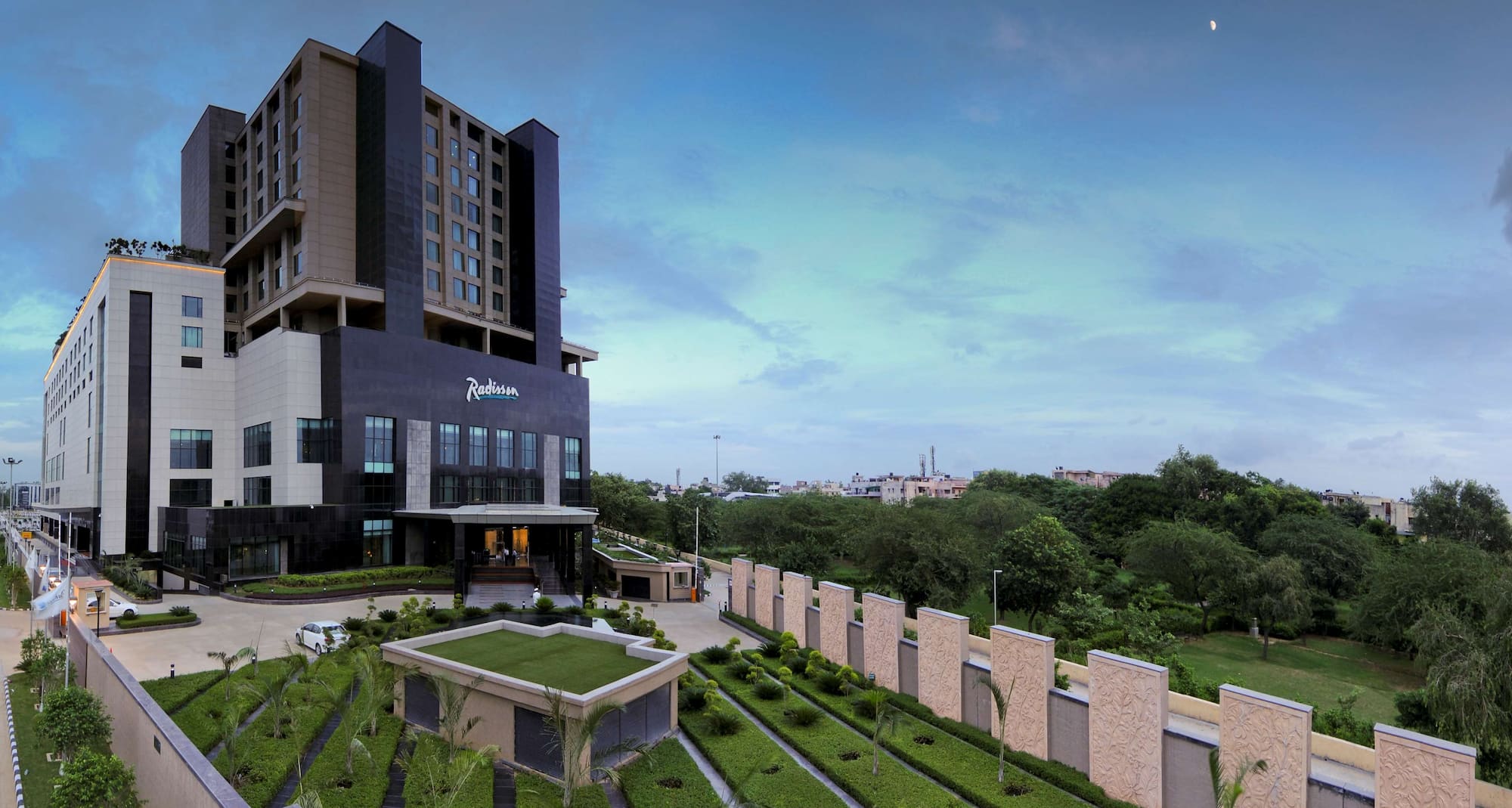 Radisson Blu Hotel New Delhi Paschim Vihar - Exterior