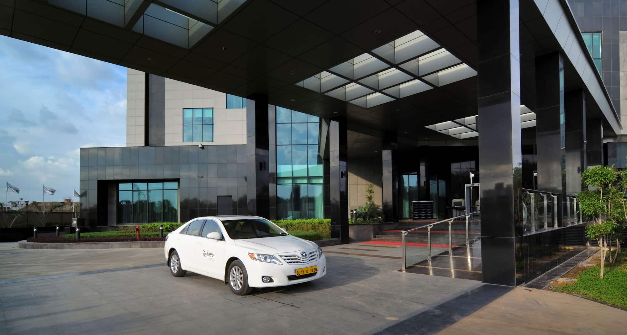 Radisson Blu Hotel New Delhi Paschim Vihar - Exterior