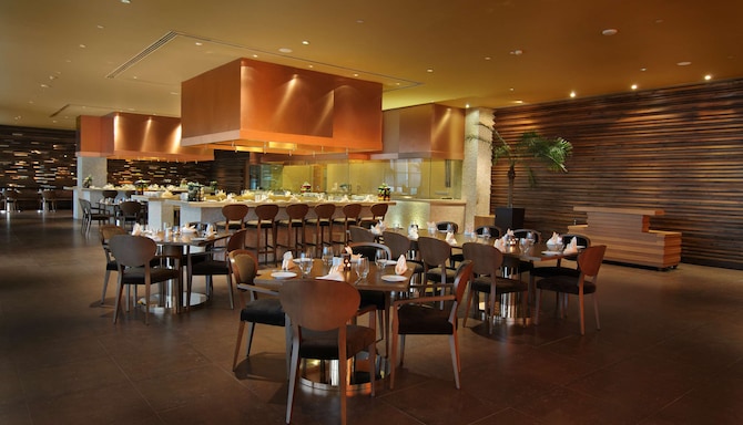 Radisson Blu Hotel New Delhi Paschim Vihar - Restaurant