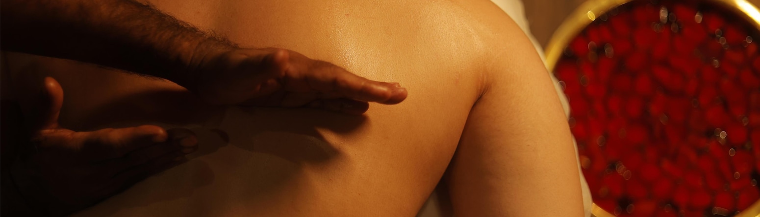 Radisson Blu Hotel, New Delhi Paschim Vihar - spa massage