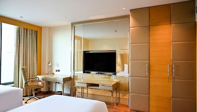 Radisson Blu Hotel, New Delhi Paschim Vihar - Presidential Suite