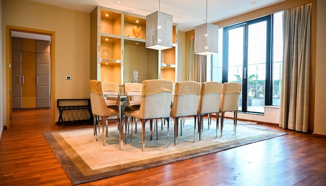Radisson Blu Hotel, New Delhi Paschim Vihar - Presidential suite living room