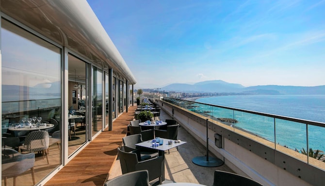 Radisson Blu Hotel, Nice - Calade Rooftop Restaurant Outside