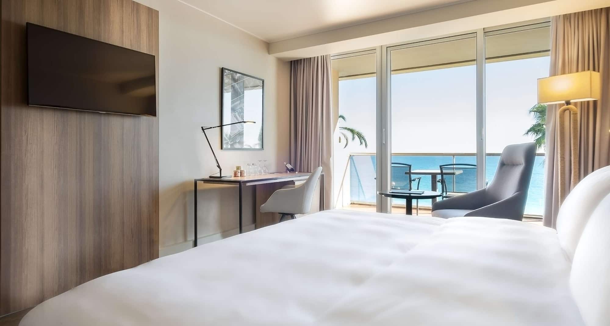 Radisson Blu Hotel, Nice - Superior Room - Sea view