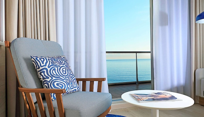 Radisson Blu Hotel, Nice - Premium Sea view room