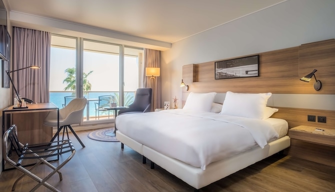 Radisson Blu Hotel, Nice - Superior Sea view room