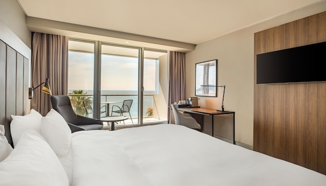 Radisson Blu Hotel, Nice - Premium Room - Sea View