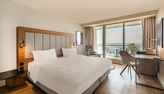 Radisson Blu Hotel, Nice - Premium Room - Sea View