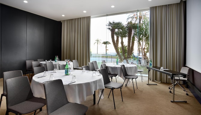 Radisson Blu Hotel, Nice - Meeting Room Courant