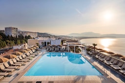 Radisson Blu Hotel, Nice - Zona della piscina panoramica