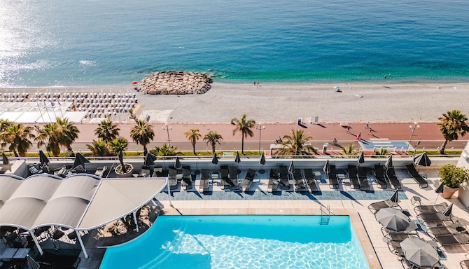 Radisson Blu Hotel, Nice - Swimming pool