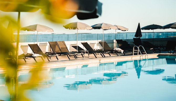 Radisson Blu Hotel, Nice - Swimming pool