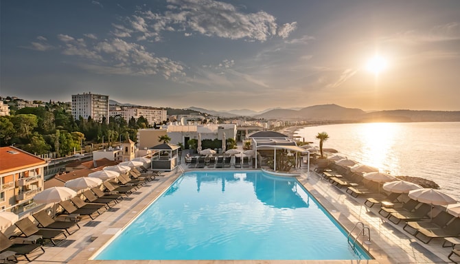 Radisson Blu Hotel, Nice - Panoramic Pool area