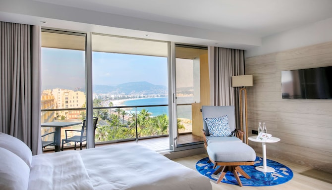 Radisson Blu Hotel, Nice - Bay View Suite