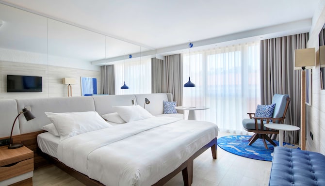 Radisson Blu Hotel, Nice - Junior Suite Mountain view