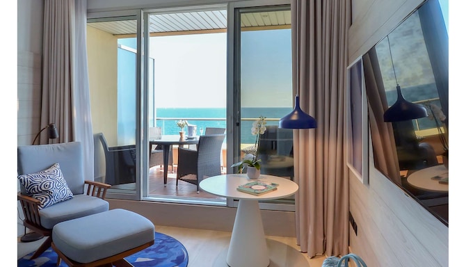Radisson Blu Hotel, Nice - Sea view suite