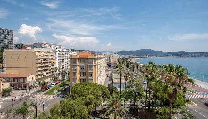 Radisson Blu Hotel, Nice - Suite - One Bedroom - Bay view - Terrace