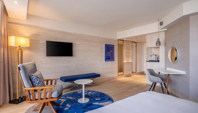 Radisson Blu Hotel, Nice - Suite - One Bedroom - Bay view - Terrace