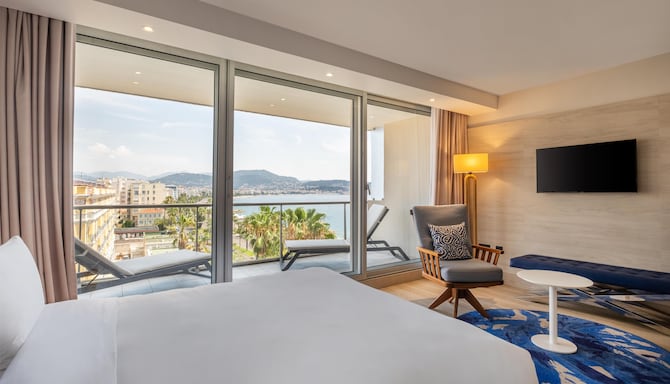Radisson Blu Hotel, Nice - Suite - One Bedroom - Bay view - Terrace