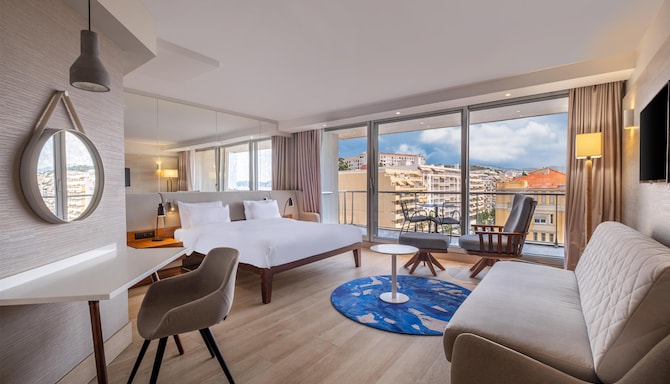 Radisson Blu Hotel, Nice - Junior Suite - Bay View - Terrace
