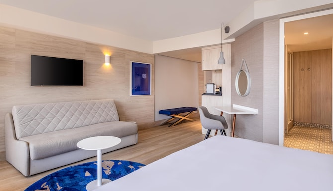 Radisson Blu Hotel, Nice - Junior Suite - Bay View - Terrace