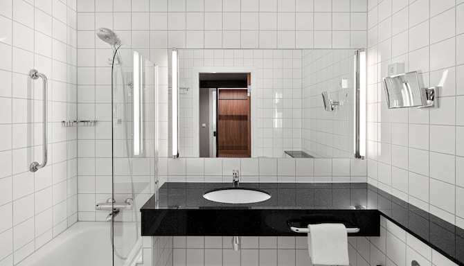 Radisson Blu Hotel Nydalen, Oslo - Suite bathroom