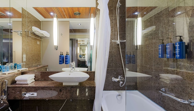 Radisson Blu Hotel Olumpia, Tallinn - Værelse på badeværelset