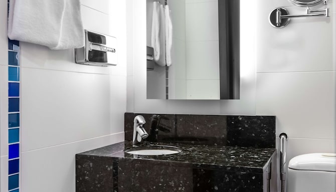 Radisson Blu Hotel, Oulu - Bathroom
