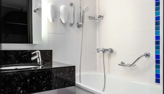 Radisson Blu Hotel, Oulu - Bathroom