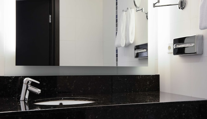 Radisson Blu Hotel, Oulu - Standard room bathroom