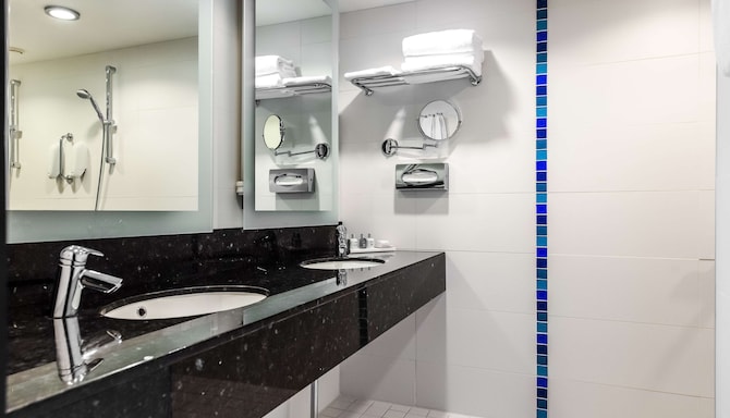 Radisson Blu Hotel, Oulu - Junior suite bathroom