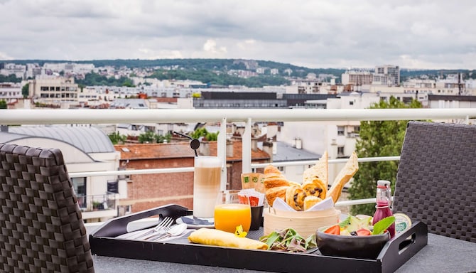 Radisson Blu Hotel, Paris Boulogne - Chambre avec balcon et petit-déjeuner en chambre