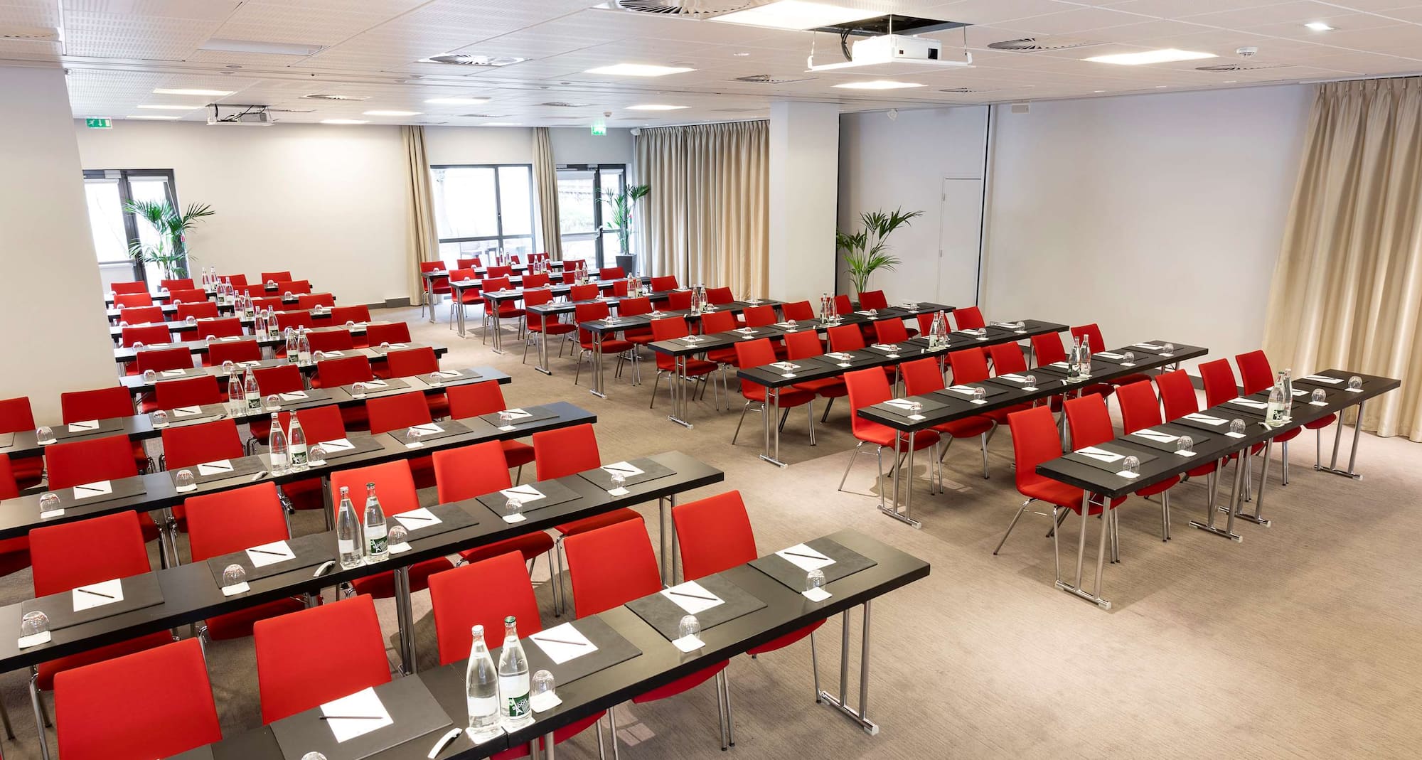 Radisson Blu Hotel, Paris - Meeting rooms Cabernet Sauvignon - classroom set-up