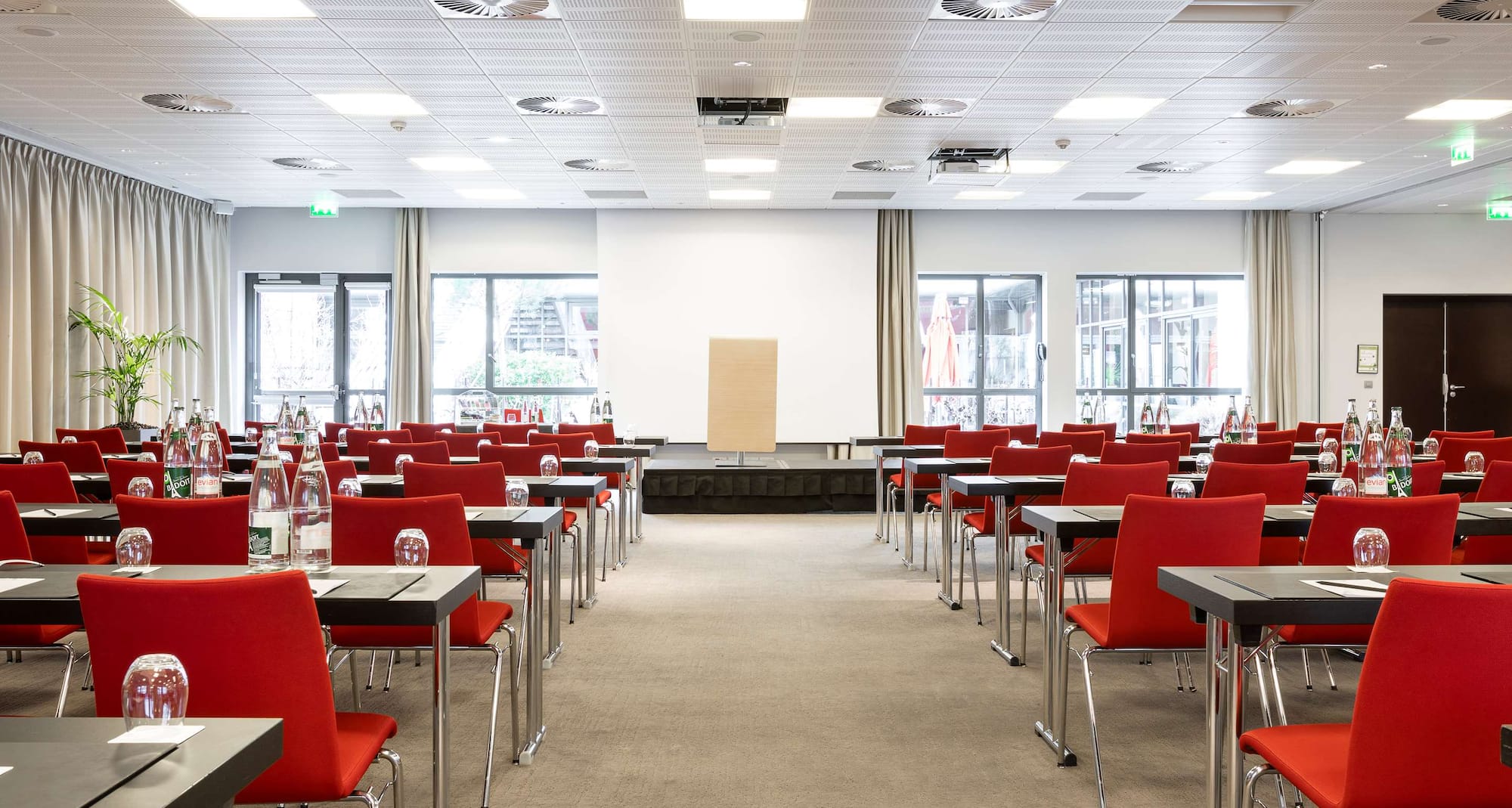 Radisson Blu Hotel, Paris - Meeting rooms Cabernet Sauvignon - classroom set-up