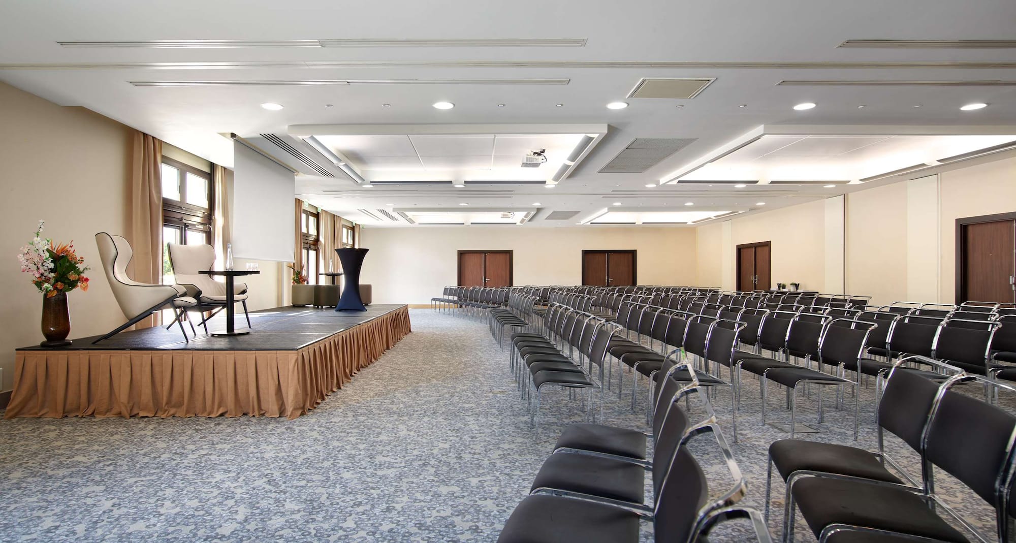 Radisson Blu Hotel Paris, Marne - Paris meeting room theatre set-up