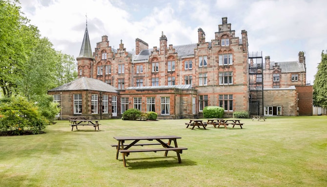 Radisson Blu Hotel, Perth - Exterior & garden